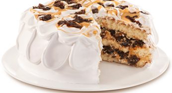 BOLO DE ANIVERSÁRIO DE COCO COM AMEIXA